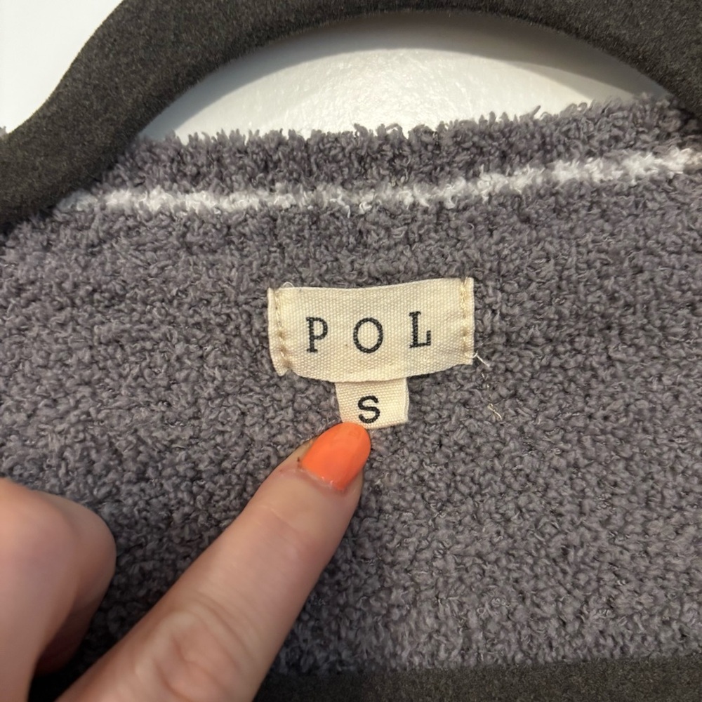 POL Heart Pattern Sweater in Gray and White - Picture 2 of 11